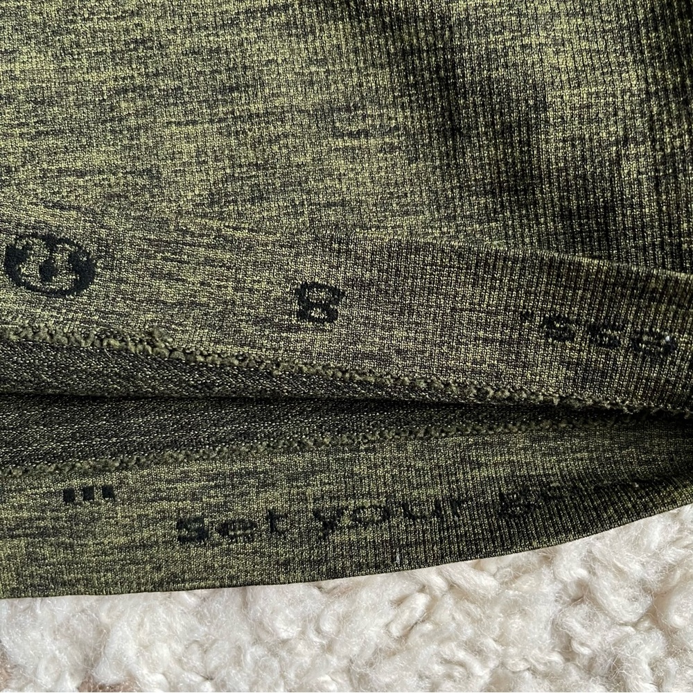 RARE Lululemon Swiftly Tech Long Sleeve Crew Sz 8 In Black / Brave Olive - Picture 7 of 9